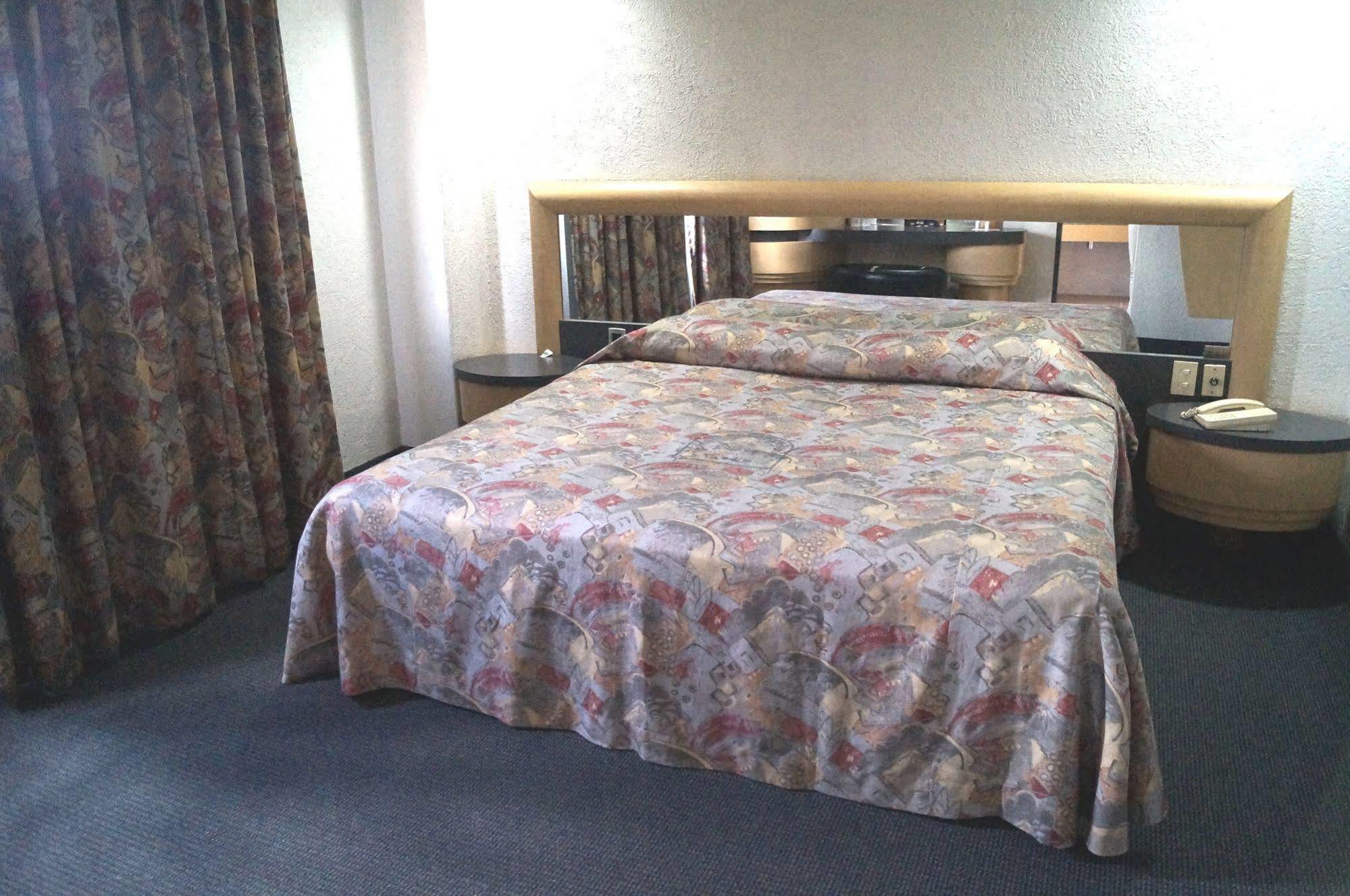 Hotel Autoparador Del Valle 3*