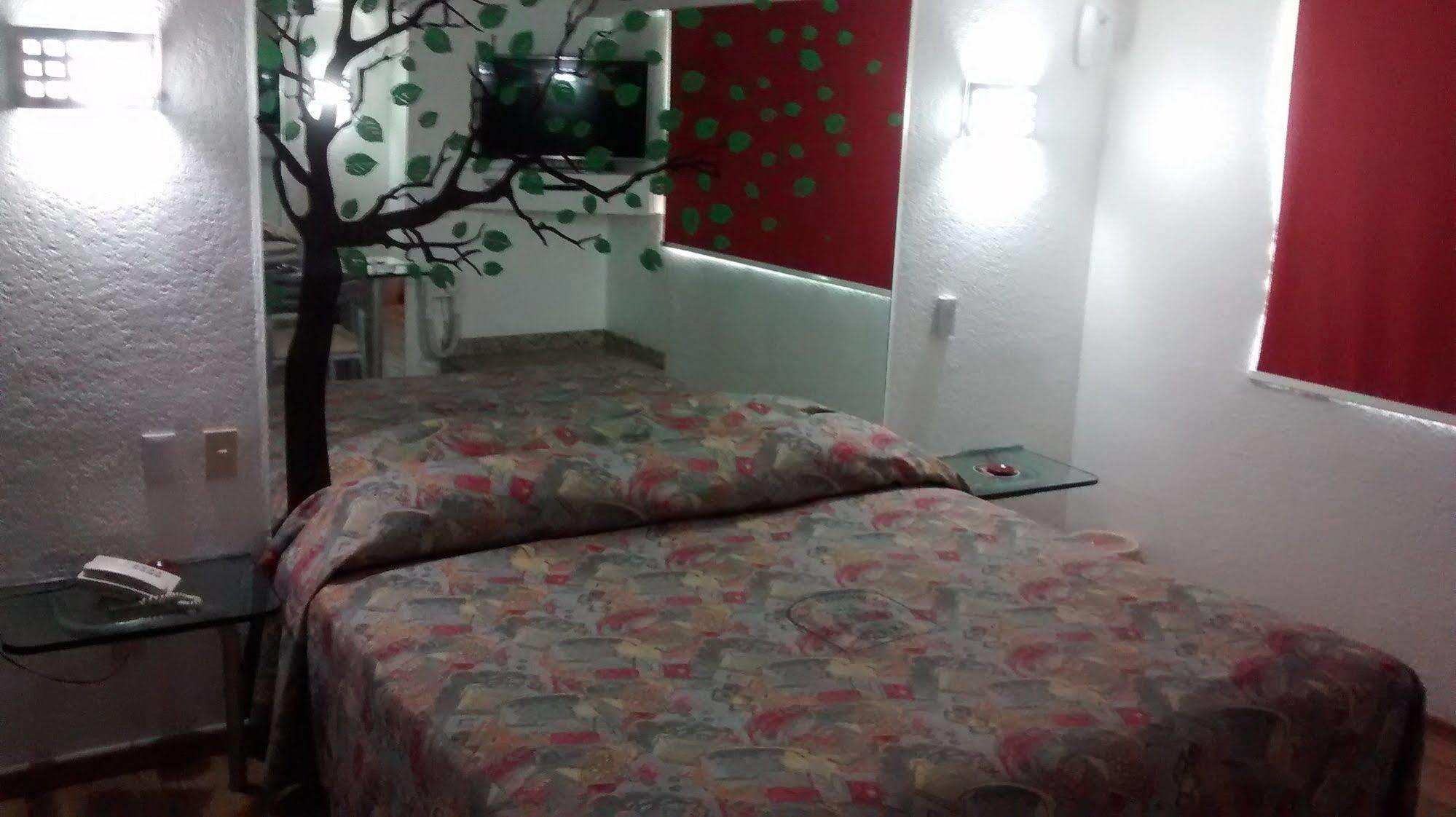 Autoparador Del Valle Hotel 3*